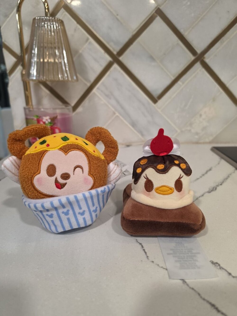 Disney Munchlings Daisy Duck Brownie Sundae scented Mickey Mouse Onion Ring